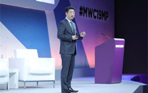 華為(wei) 副董事長胡厚崑：重新定義(yi) 數字包容，未來5年再讓5億(yi) 人受益於(yu) 數字技術